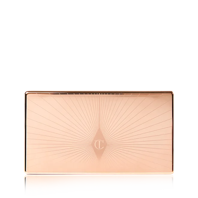 charlotte-tilburyfilmstar-bronze-and-glow2x7gr-sakhis-samgzavro-zomis-palitra-bronzerita-da-hailaiterit-photo-3
