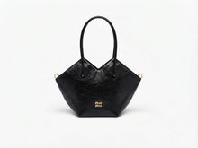 Product image of ChantArea - შავი პრიალა ტყავის გეომეტრიული ჩანთა ოქროსფერი ლოგოთი (რეპლიკა)