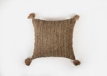 Product image of Manamo  Perla  დეკორატიული ბალიშის პირი ჯუთის  ფოჩებიანი 45x45 სმ