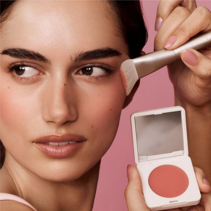 summer-fridays-the-blush-brush-ormkhrivi-funji-photo-3