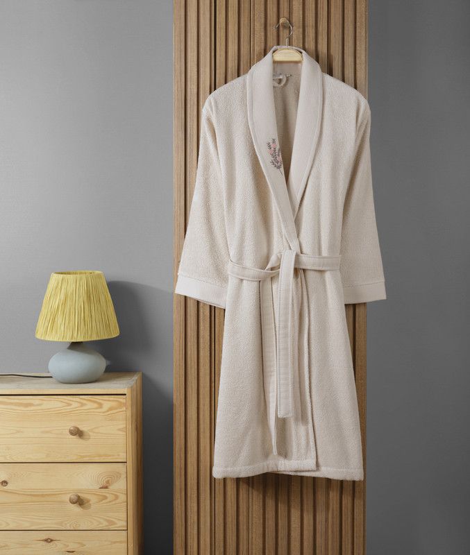 manamo-tiny-rose-khalati-bambis-qvishisferi-naqargit-lxl