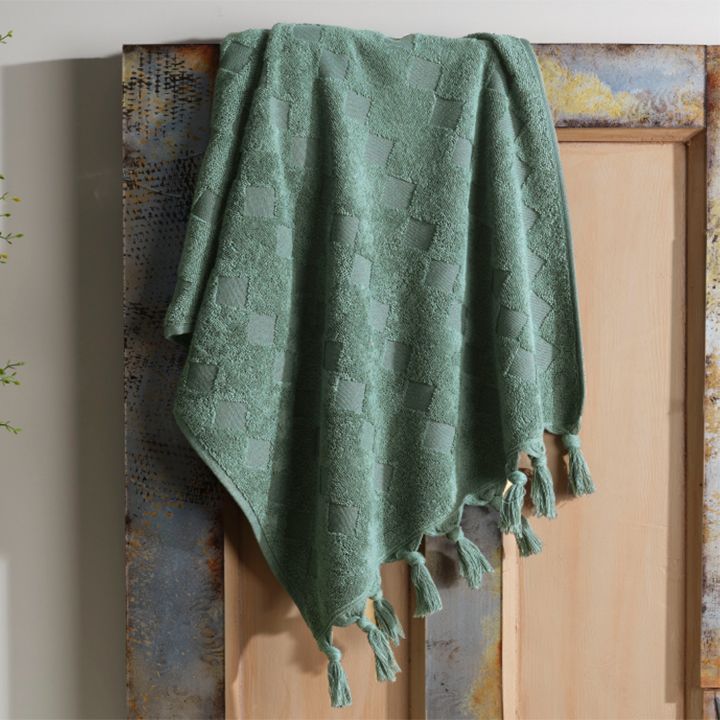 manamo-veno-jacquard-towel-pine-green-pirsakhotsi
