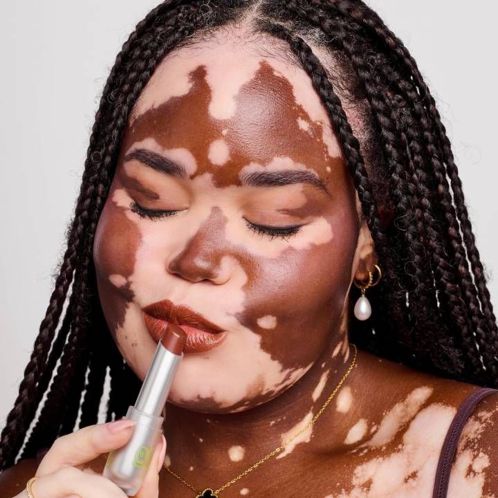 glow-hub-lip-slick-bear-hug-tuchis-balmi-photo-3