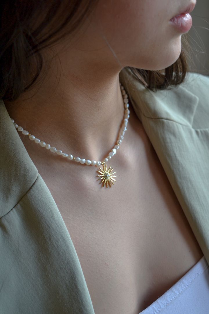 de-aure-margalitis-qelsabami-mzis-gulsakidit-photo-3