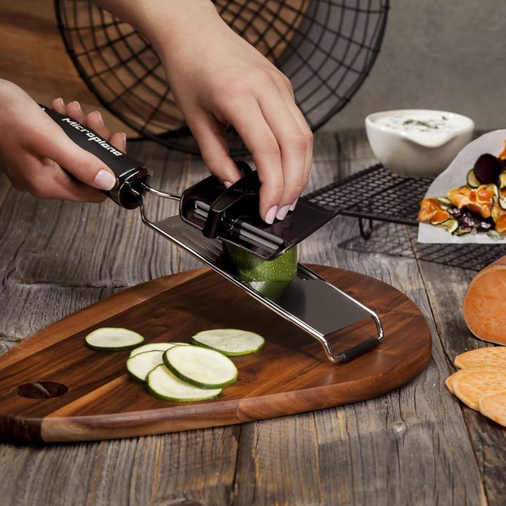 microplane-45047e-hand-guard-protector-for-slicers-and-graters-plastic-black-khelis-damtsavi-photo-4