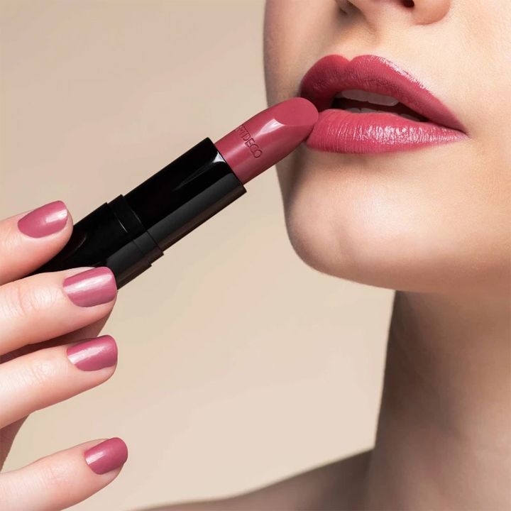 artdeco-perfect-color-lipstick-tuchsatskhi-photo-4