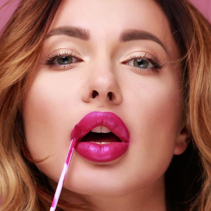 aden-satin-effect-lipstick-07-shimmering-fuchsia-tuchsatskhi-photo-4