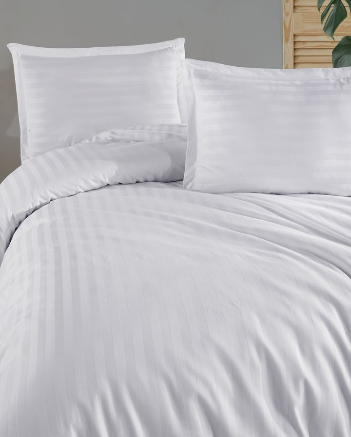 manamo-satinis-tetreulis-nakrebi