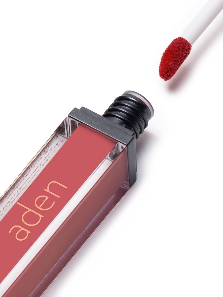 aden-liquid-lipstick-01-nectarine-tuchsatskhi-photo-2