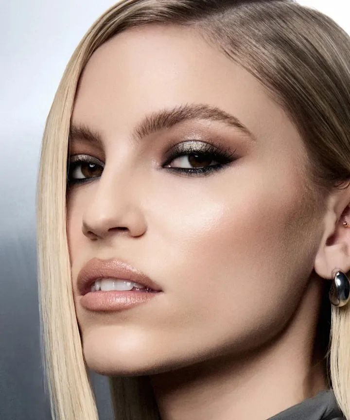 beauty-bay-smoky-42-colour-palette-tvalis-chrdilebis-paleti-photo-2