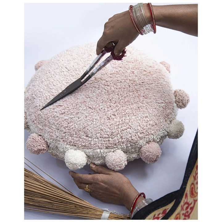 lorena-canals-bubbly-vintage-nude-iatakis-balishi-photo-4