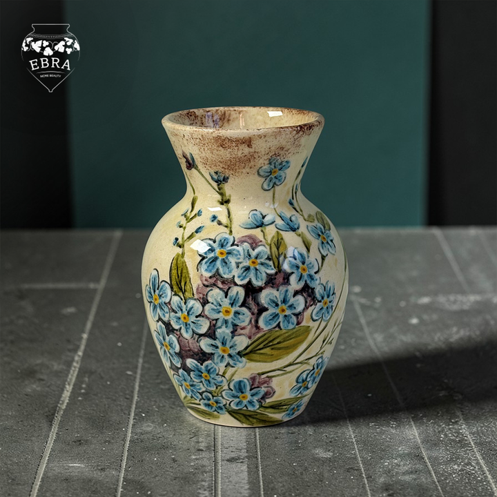ebra-khelit-mokhatuli-mochiqurebuli-larnaki-photo-2