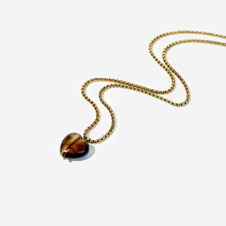 titanis-mooqrovili-qelsabami-gulis-formit-photo-2