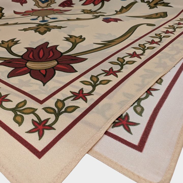 jovani-mora-sharfi-nimfa-naturaluri-abreshumi-bezhi-photo-4