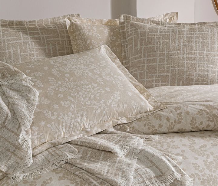 puffyaravani-200x220-orsatsoliani-tetreulis-nakrebi-photo-3