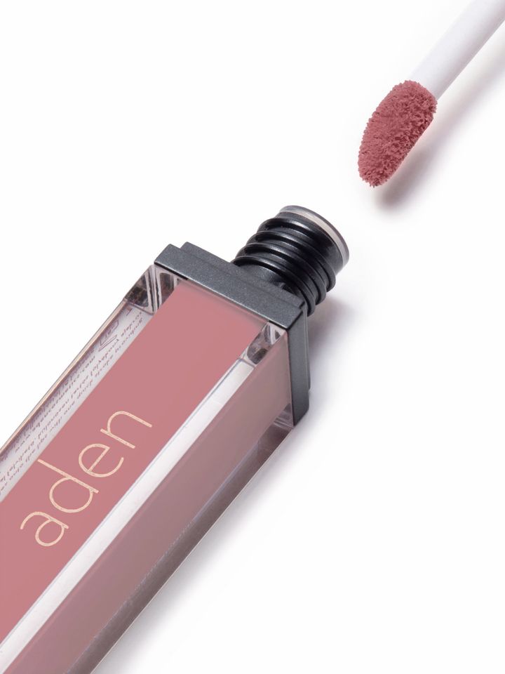 aden-liquid-lipstick-07-nude-elegance-tuchsatskhi-photo-2
