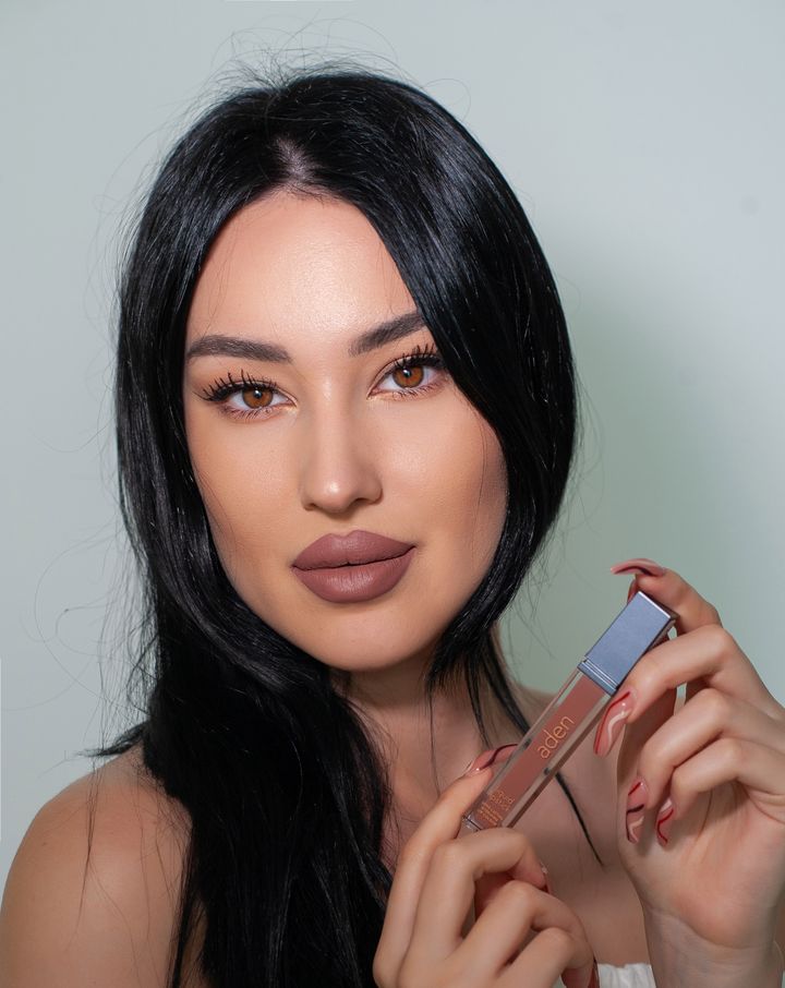 aden-liquid-lipstick-02-milk-chocolate-tuchsatskhi-photo-3