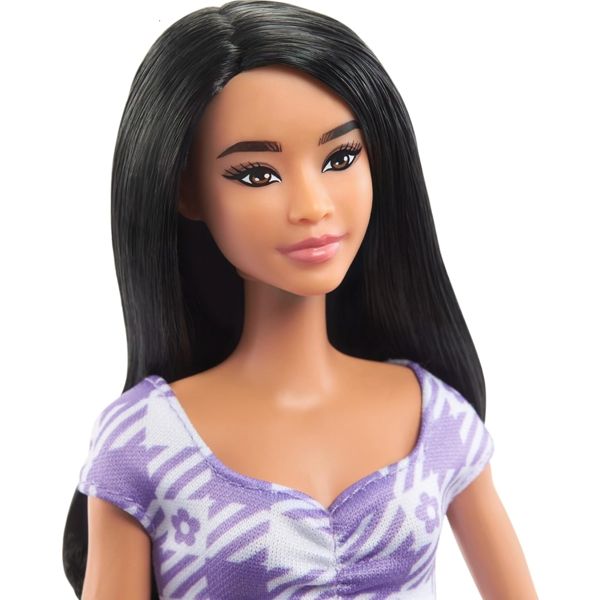 mattel-hpf75-barbie-fashionistas-doll-oversized-plaids-barbis-tojina-photo-2