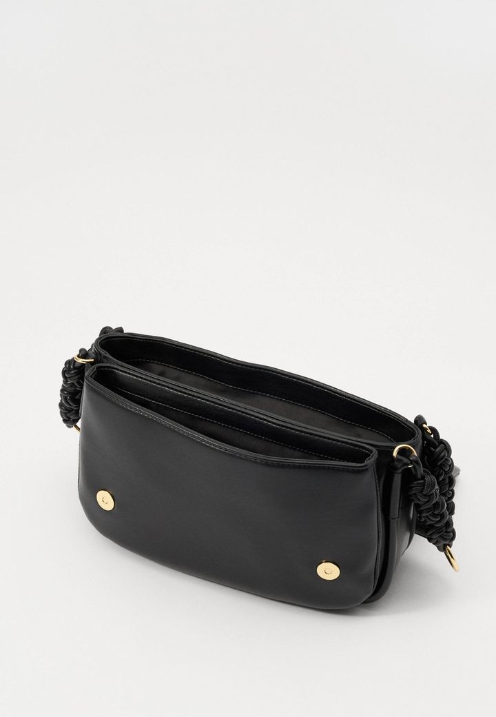 love-moschino-qalis-chanta-photo-4