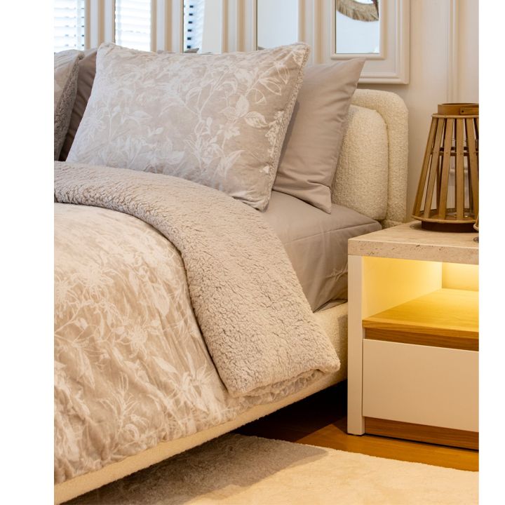 manamo-floral-ertsatsoliani-sabnisa-da-balishis-piris-nakrebi-photo-2