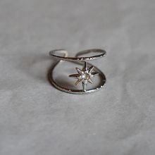Product image of ვერცხლისფერი ბეჭედი შობის ვარსკვლავით და თვლით