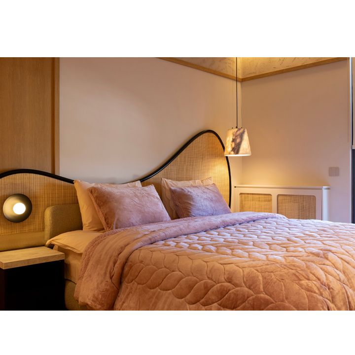 manamo-floral-ertsatsoliani-sabnisa-da-balishis-piris-nakrebi-photo-2