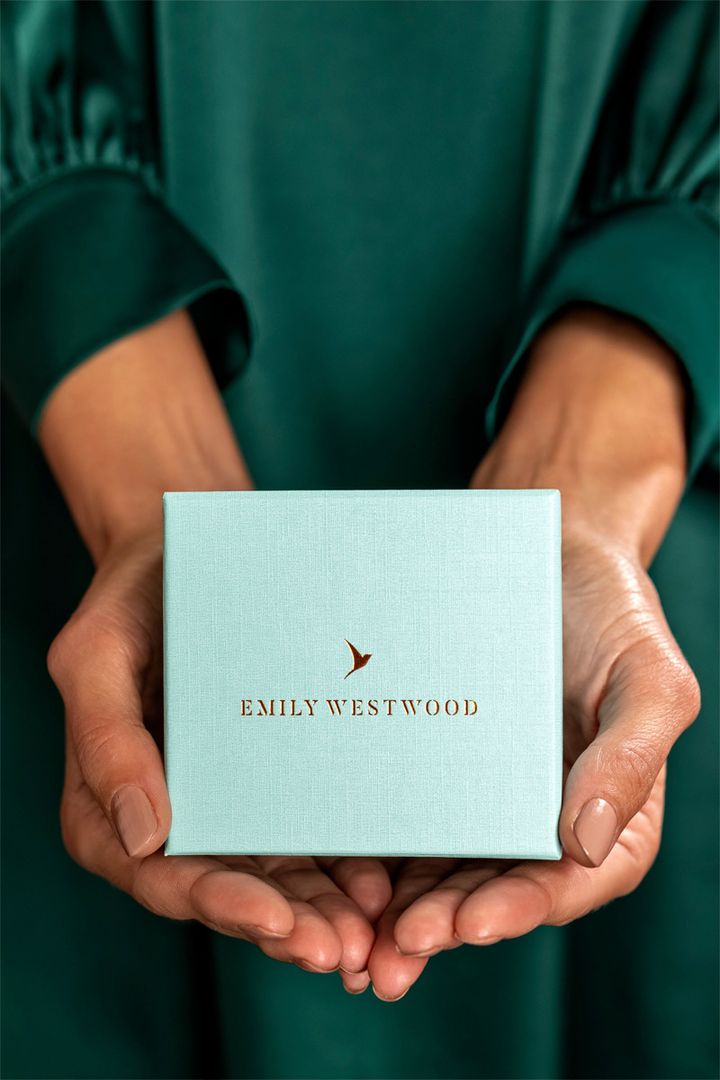emily-westwood-steel-quartz-watch-qalis-saati-photo-4