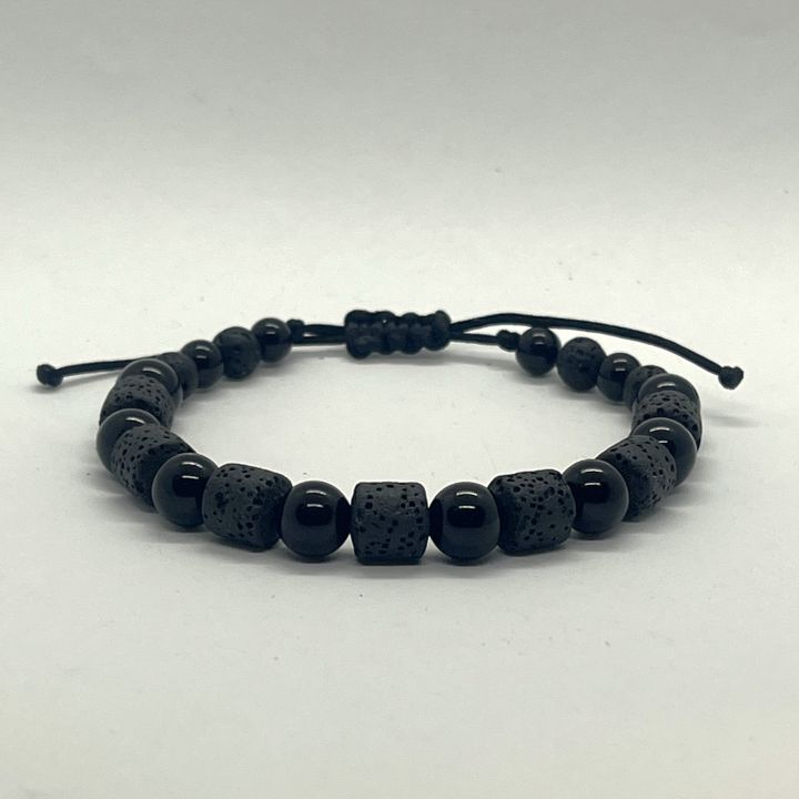 pietra-shavi-oniqsis-da-lavis-qvis-samajuri