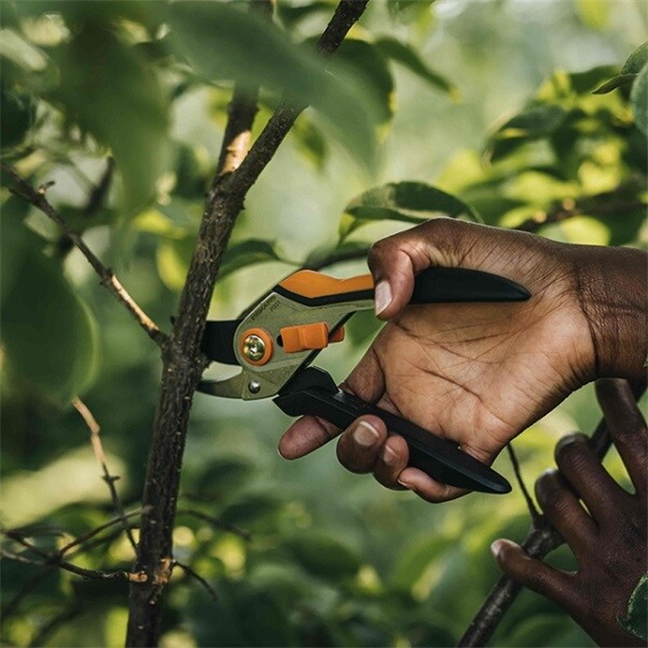 fiskars-p331-sekatori-photo-2