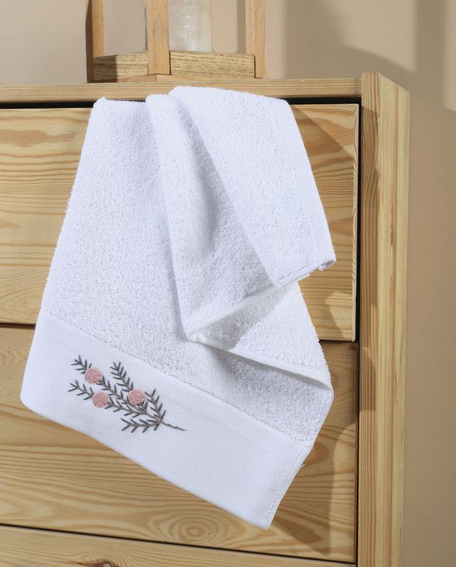 manamo-tiny-rose-khelis-pirsakhotsi-bambis-tetri-naqargit-30x50-sm