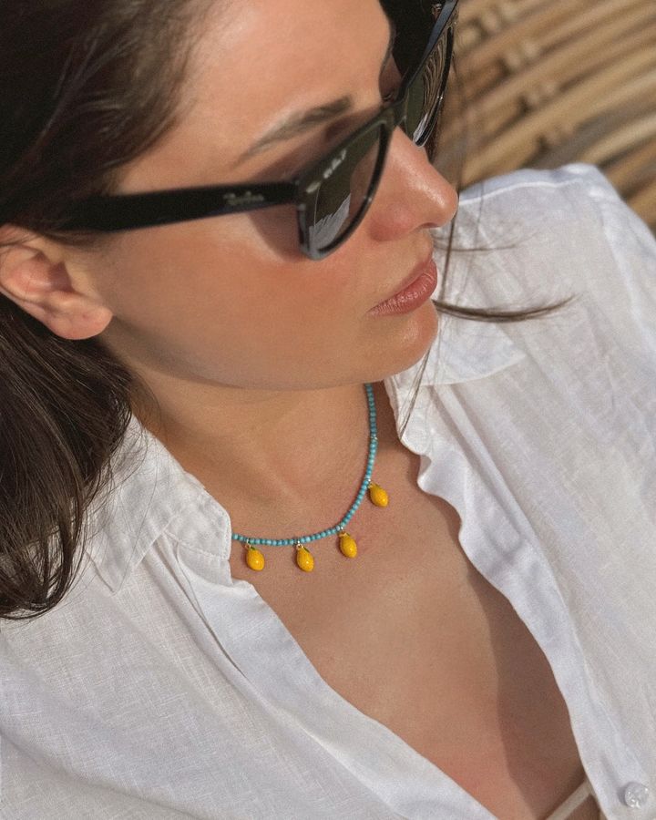 de-aure-firuzis-qvis-qelsabami-limonebit-photo-2