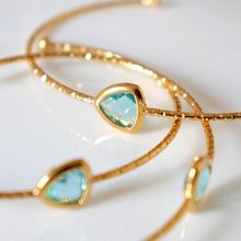 Product image of ოქროსფერი სამაჯური ზურმუხტისფერი თვლით