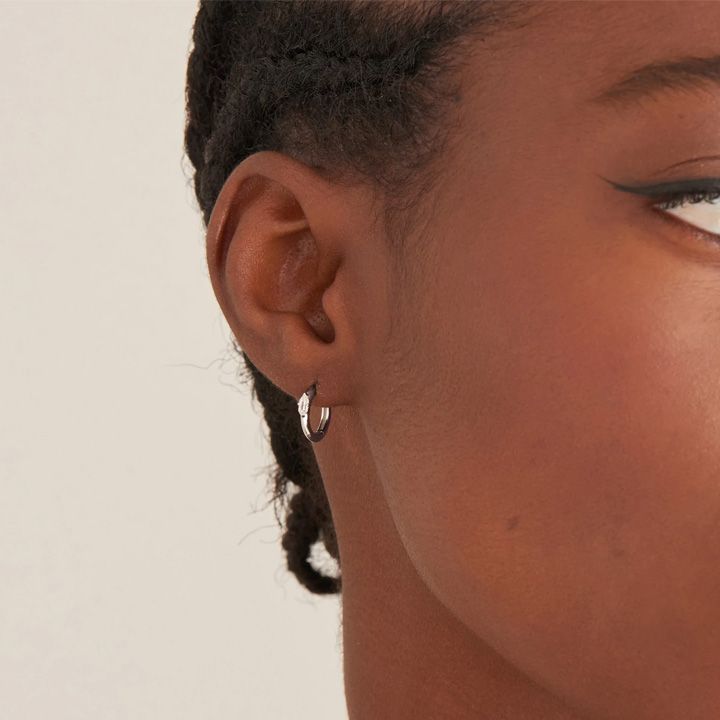 ania-haie-e041-04h-w-sparkle-emblem-huggie-hoop-saqure-photo-2