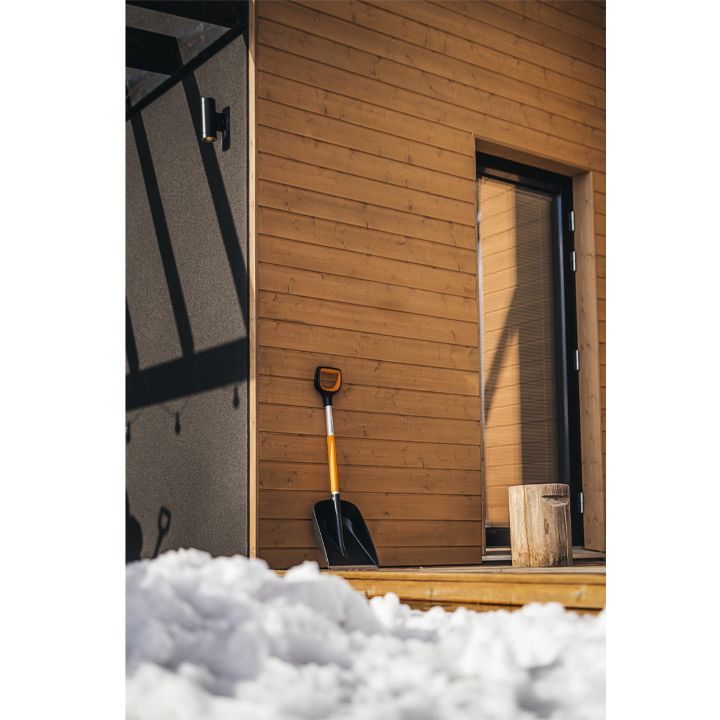 fiskars-x-series-car-snow-shovel-tovlis-nichabi-photo-2