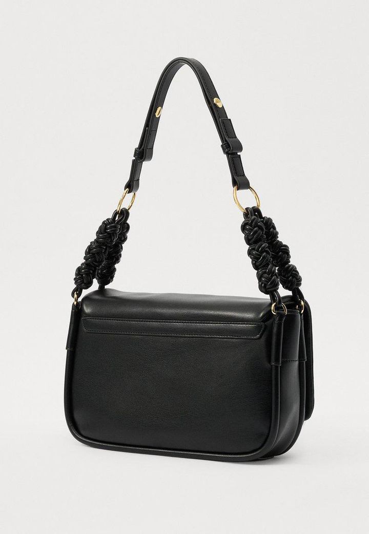 love-moschino-qalis-chanta-photo-3