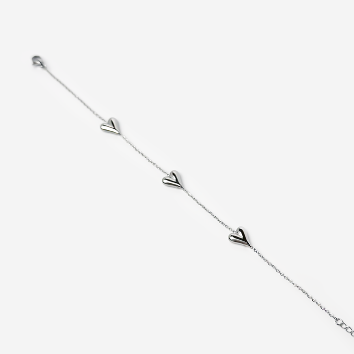 titanis-mooqrovili-fekhis-samajuri-gulebit