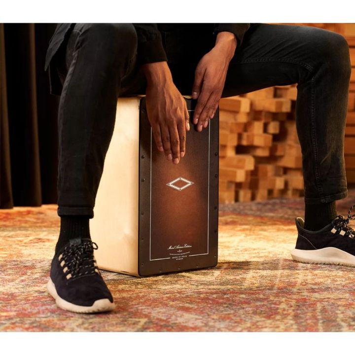 meinl-aesleb-percussion-artisan-edition-series-string-cajon-sole-line---espresso-burst-kakhoni-photo-3
