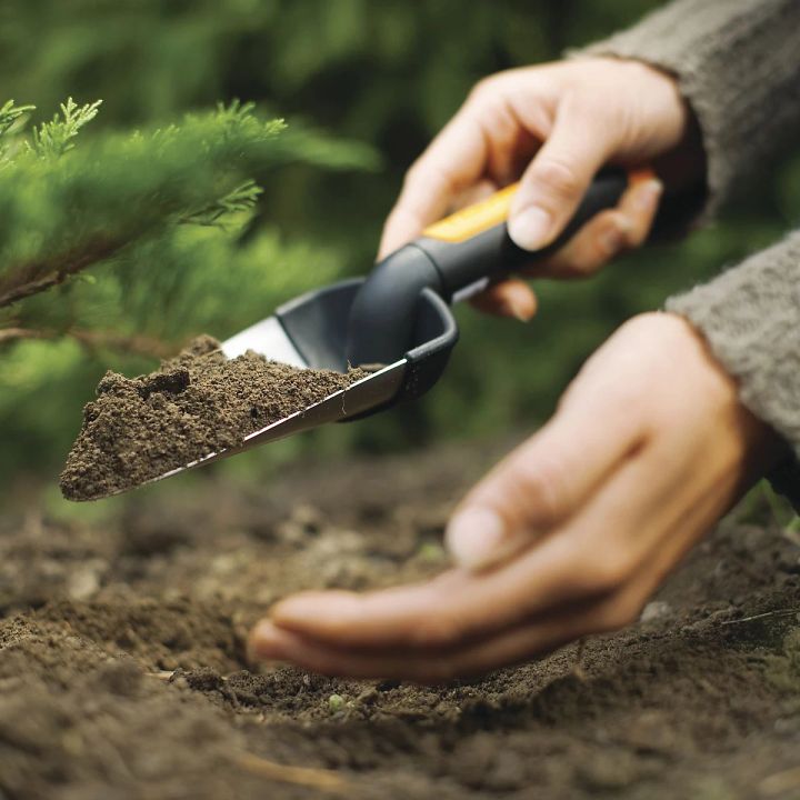 fiskars-1024706-trowel-srp-nichabi-photo-3