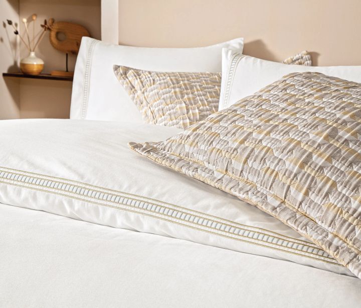 puffy-tinsley-200x220-orsatsoliani-tetreulis-nakrebi-photo-3