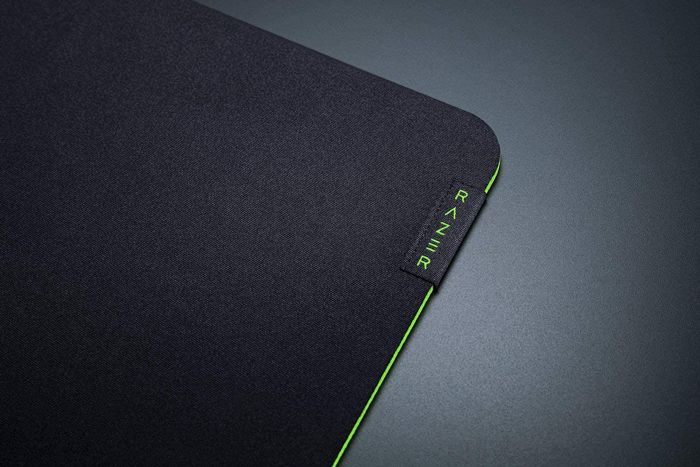 razer-rz02-03330500-r3m1-1200x550x4mm-mauspadi-photo-2
