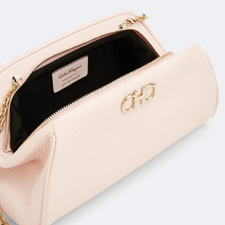salvatore-ferragamo-gancini-pale-pink-bag-qali-chanta-photo-2