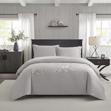 Product image of Manamo  Vera  თეთრეულის ნაკრები სატინის ნაქარგით ღია ნაცრისფერი ორ საწოლიანი 200x220 სმ+240x260 სმ+50x70 სმ(2)