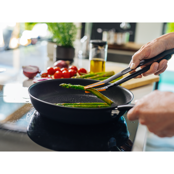 fiskars-ff-silicone-tongs-asaghebi-photo-2