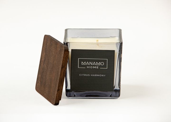 manamo-home-no-81-scented-candle-with-wooden-cap-santeli