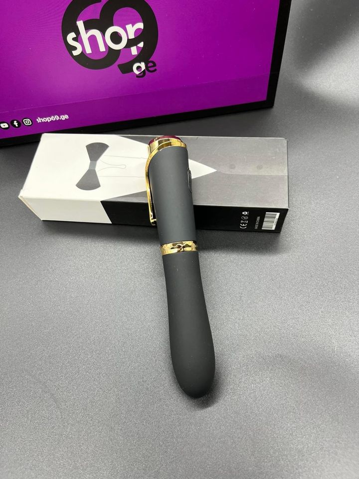 agent-069-pen-photo-2