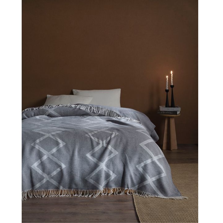 manamo-diamond-160x230sm-satsolis-gadasafarebeli-photo-2