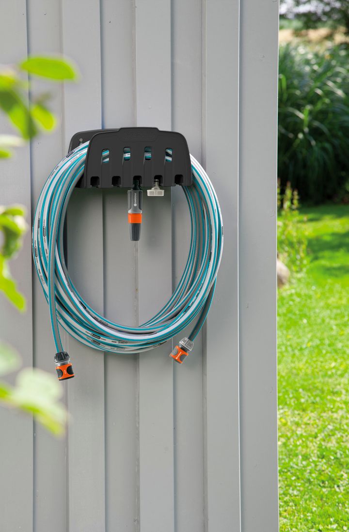 shlangi-wall-wall-hose-bracket-20m-classic-gardena-photo-2