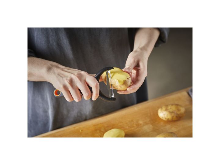 fiskars-ff-peeler-y-shaped-safrtsqvneli-photo-3