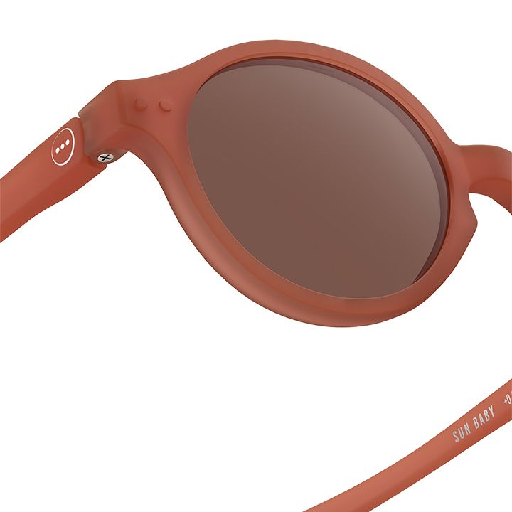 izipizi-d-sun-baby-scarlet-bavshvis-satvale-photo-2