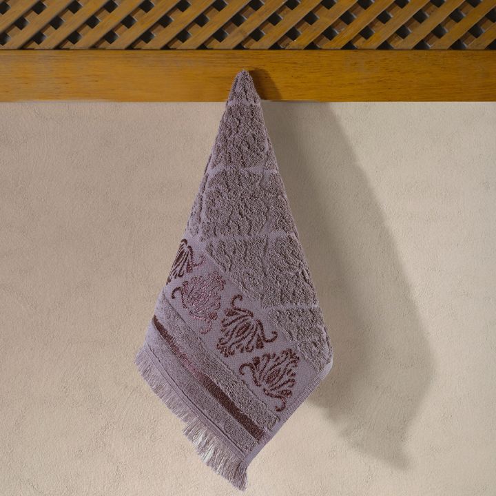 manamo-paisley-zhakaris-pirsakhotsi